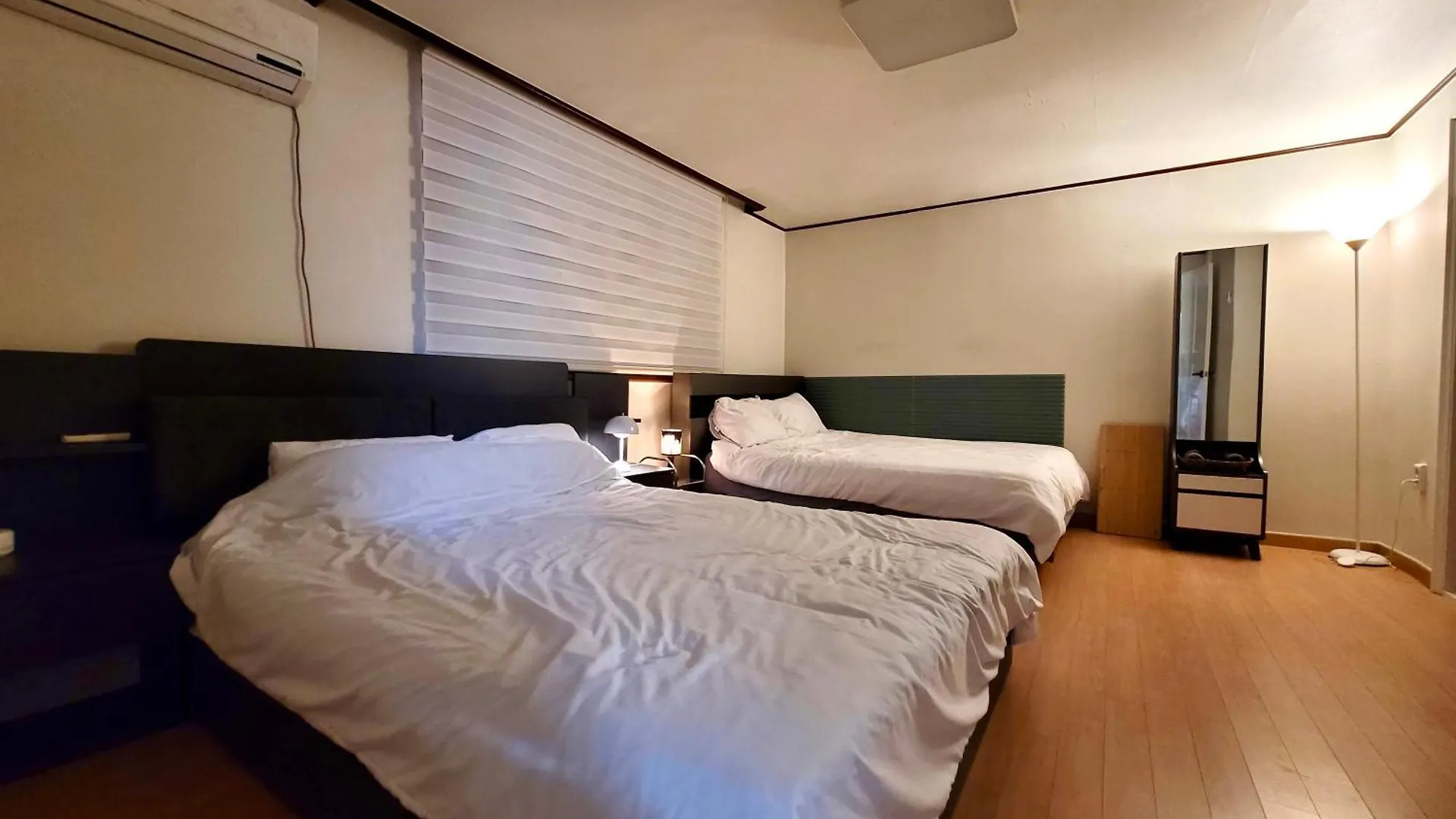 Mid-Century Design Modern House Apartment Seoul